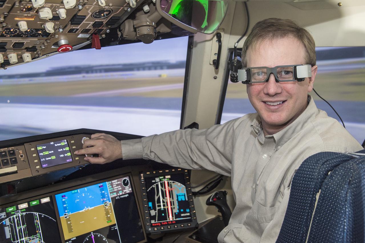 NextSafe-3 Simulator with Cockpit view, Head worn displays 