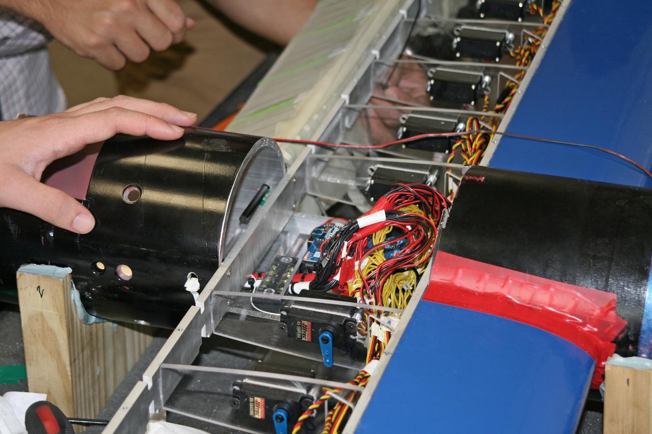 Aeronautic Academy Continuous Trailing Edge Flap