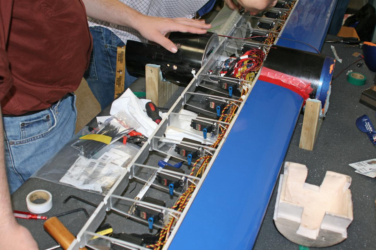 Aeronautic Academy Continuous Trailing Edge Flap