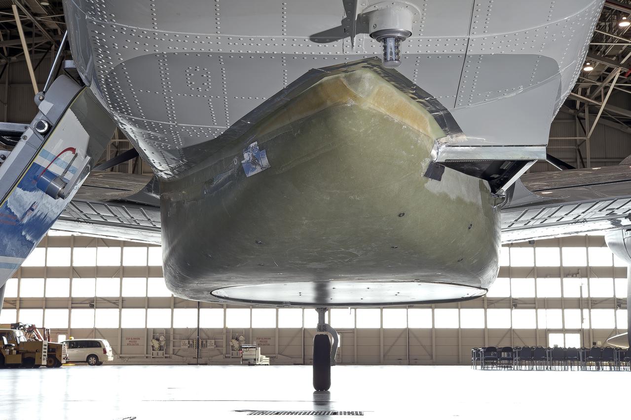 antenna and external fairing mounted on UC-12B; view looking forward