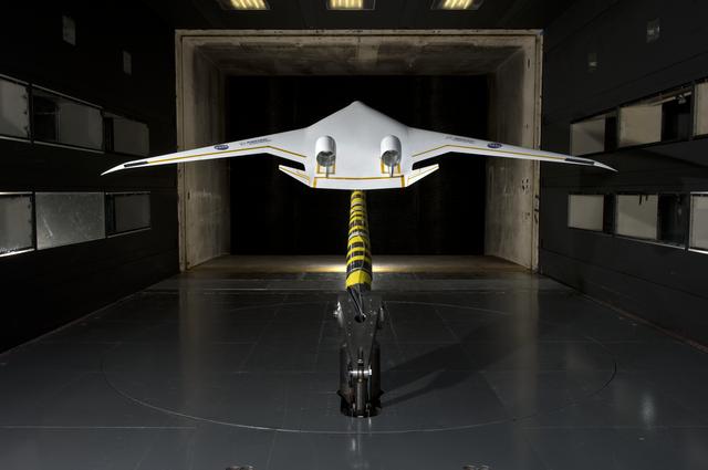 NASA image: 5.75% Scale Boeing BWB-0009G Model in NASA Langley 14x22 Foot Tu