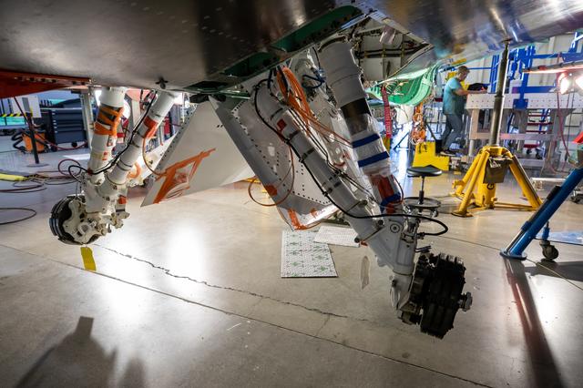 NASA image: Landing Gear, XVS Camera and Updates