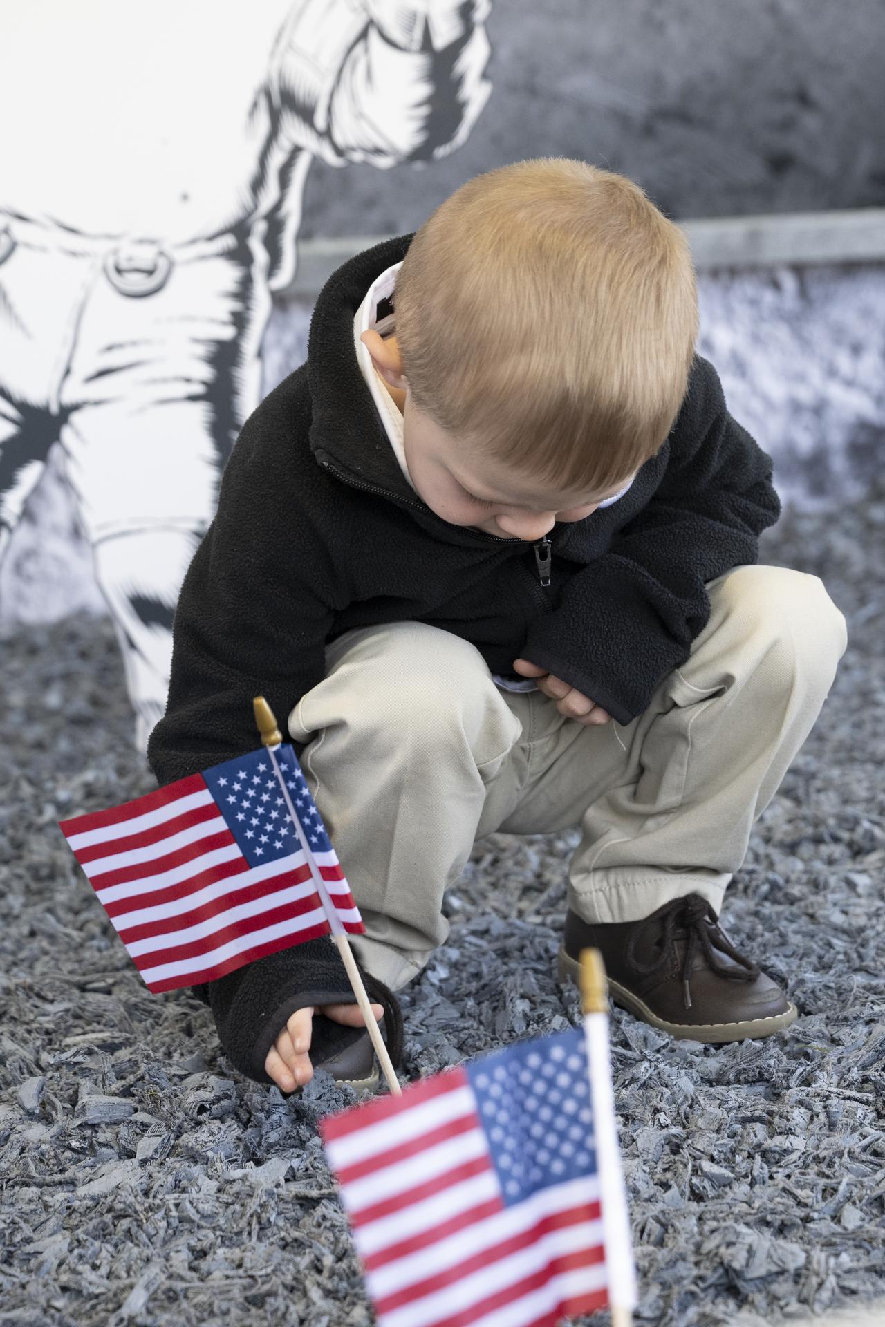 Child explore the NASA Moon Box (Lunar Sandbox) digging for “moon rocks” and planting an American flag, to bringing Artemis exploration to life through curiosity and engagement. during the White House Easter Egg Roll, on the South Lawn in Washington D.C., on April 6, 2026. (Photo Credit: (NASA/Crystal R. Hines)