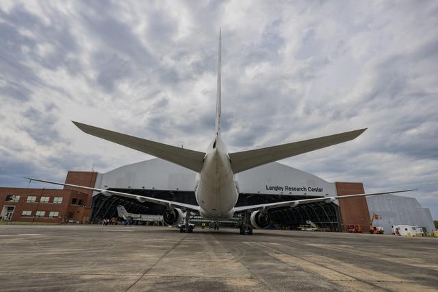 NASA's B777 Sports New Paint Job