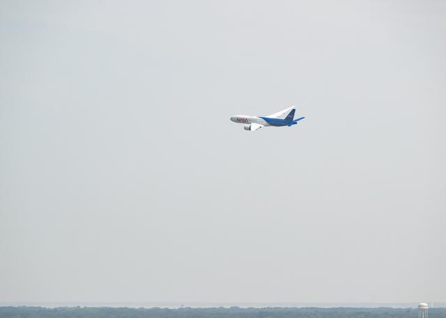 NASA's B777 Sports New Paint Job