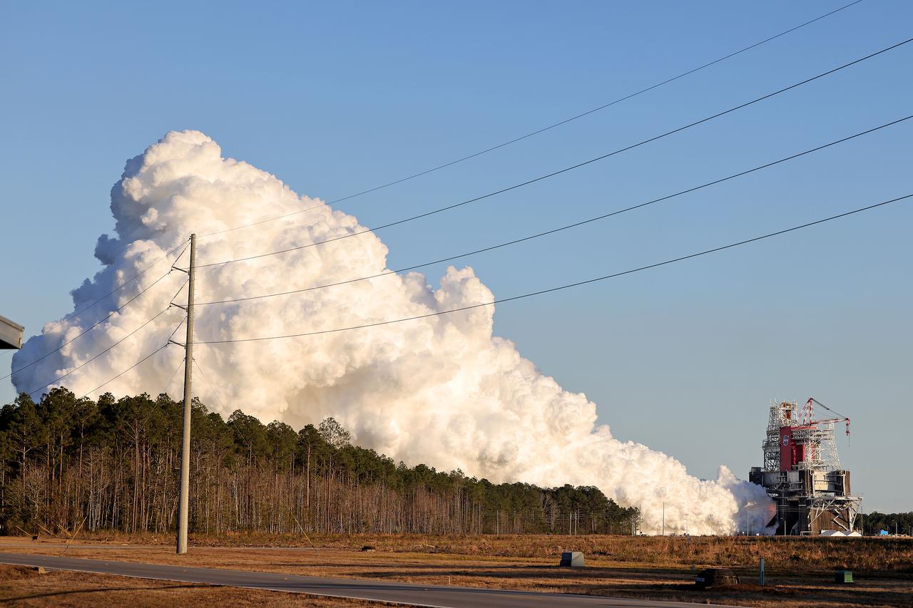NASA conducts a hot fire test Jan. 16, 2021, of the core stage for the agency’s Space Launch System rocket on the B-2 Test Stand at Stennis Space Center near Bay St. Louis. The hot fire test of the stage’s four RS-25 engines generated a combined 1.6 million pounds of thrust, just as will occur during an actual launch. The hot fire is the final test of the Green Run test series, a comprehensive assessment of the SLS core stage prior to launching the Artemis I mission to the Moon.