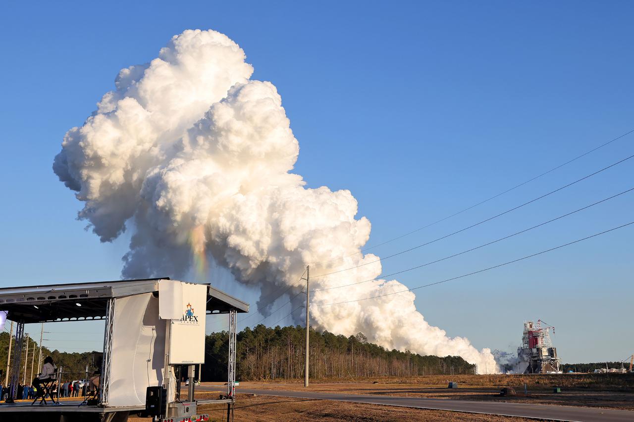 NASA conducts a hot fire test Jan. 16, 2021, of the core stage for the agency’s Space Launch System rocket on the B-2 Test Stand at Stennis Space Center near Bay St. Louis. The hot fire test of the stage’s four RS-25 engines generated a combined 1.6 million pounds of thrust, just as will occur during an actual launch. The hot fire is the final test of the Green Run test series, a comprehensive assessment of the SLS core stage prior to launching the Artemis I mission to the Moon.