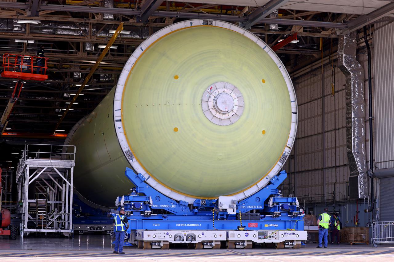 This image highlights the liquid hydrogen tank that will be used on the core stage of NASA’s Space Launch System rocket for Artemis II, the first crewed mission of NASA’s Artemis program. The tank is being built at NASA’s Michoud Assembly Facility in New Orleans. The SLS core stage is made up of five unique elements: the forward skirt, liquid oxygen tank, intertank, liquid hydrogen tank, and the engine section. The liquid hydrogen tank holds 537,000 gallons of liquid hydrogen cooled to minus 423 degrees Fahrenheit and sits between the core stage’s intertank and engine section. The liquid hydrogen hardware, along with the liquid oxygen tank, will provide propellant to the four RS-25 engines at the bottom of the cores stage to produce more than two million pounds of thrust to launch NASA’s Artemis missions to the Moon. Together with its four RS-25 engines, the rocket’s massive 212-foot-tall core stage — the largest stage NASA has ever built — and its twin solid rocket boosters will produce 8.8 million pounds of thrust to send NASA’s Orion spacecraft, astronauts and supplies beyond Earth’s orbit to the Moon and, ultimately, Mars. Offering more payload mass, volume capability and energy to speed missions through space, the SLS rocket, along with NASA’s Gateway in lunar orbit, the human landing system, and Orion spacecraft, is part of NASA’s backbone for deep space exploration and the Artemis lunar program. No other rocket can send astronauts in Orion around the Moon in a single mission. Image credit: NASA/Michael DeMocker