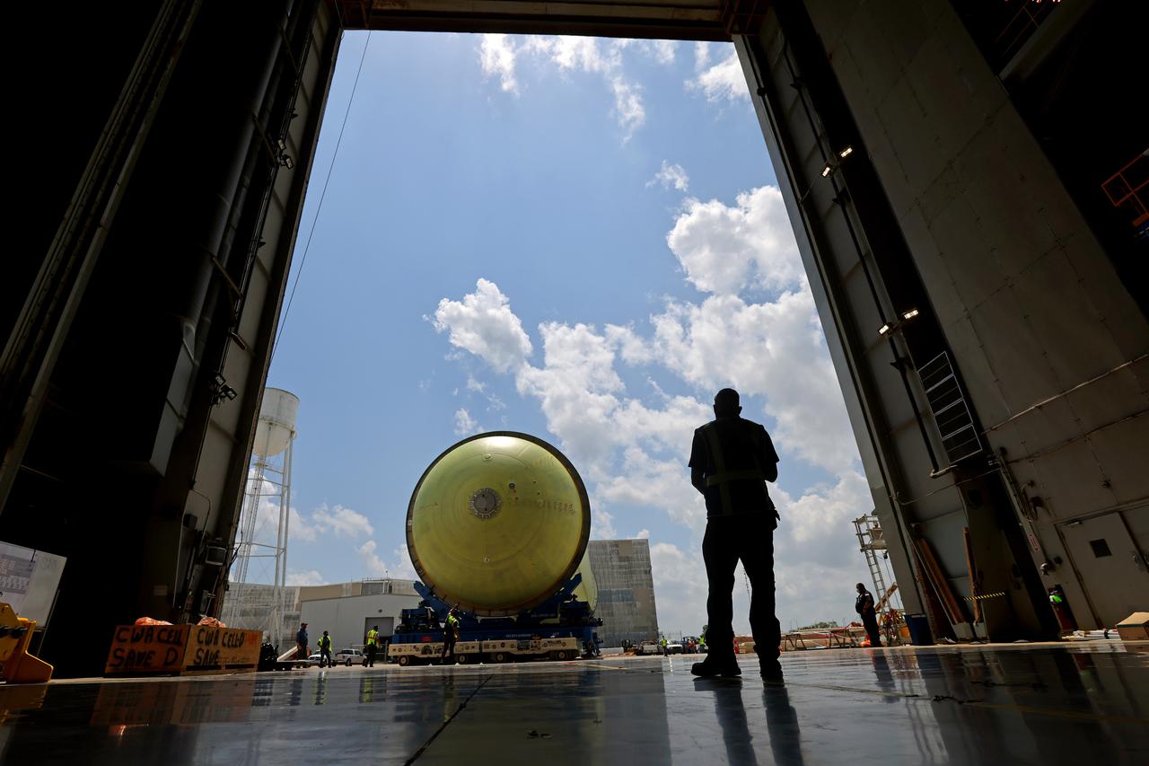 This image highlights the liquid hydrogen tank that will be used on the core stage of NASA’s Space Launch System rocket for Artemis II, the first crewed mission of NASA’s Artemis program. The tank is being built at NASA’s Michoud Assembly Facility in New Orleans. The SLS core stage is made up of five unique elements: the forward skirt, liquid oxygen tank, intertank, liquid hydrogen tank, and the engine section. The liquid hydrogen tank holds 537,000 gallons of liquid hydrogen cooled to minus 423 degrees Fahrenheit and sits between the core stage’s intertank and engine section. The liquid hydrogen hardware, along with the liquid oxygen tank, will provide propellant to the four RS-25 engines at the bottom of the cores stage to produce more than two million pounds of thrust to launch NASA’s Artemis missions to the Moon. Together with its four RS-25 engines, the rocket’s massive 212-foot-tall core stage — the largest stage NASA has ever built — and its twin solid rocket boosters will produce 8.8 million pounds of thrust to send NASA’s Orion spacecraft, astronauts and supplies beyond Earth’s orbit to the Moon and, ultimately, Mars. Offering more payload mass, volume capability and energy to speed missions through space, the SLS rocket, along with NASA’s Gateway in lunar orbit, the human landing system, and Orion spacecraft, is part of NASA’s backbone for deep space exploration and the Artemis lunar program. No other rocket can send astronauts in Orion around the Moon in a single mission. Image credit: NASA/Michael DeMocker