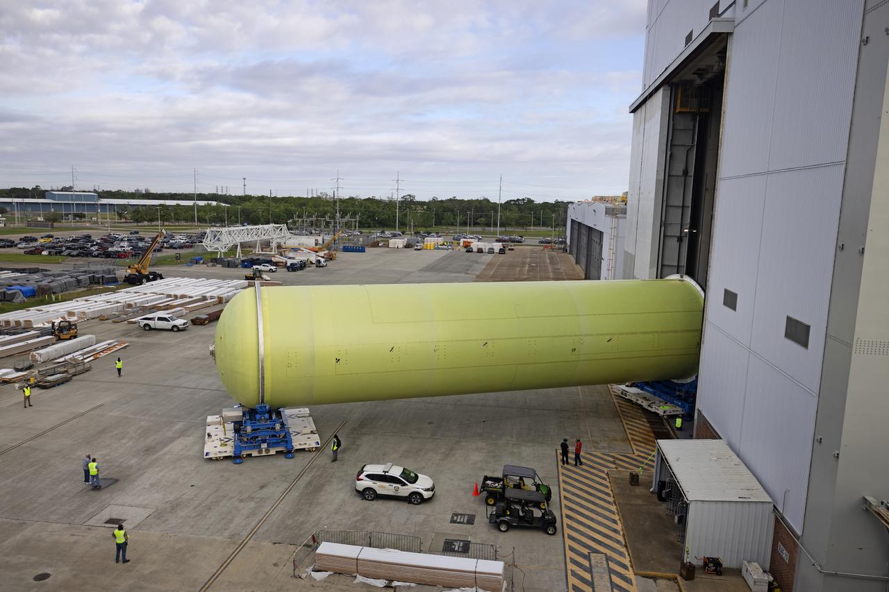 This image highlights the liquid hydrogen tank that will be used on the core stage of NASA’s Space Launch System rocket for Artemis II, the first crewed mission of NASA’s Artemis program. The tank is being built at NASA’s Michoud Assembly Facility in New Orleans. The SLS core stage is made up of five unique elements: the forward skirt, liquid oxygen tank, intertank, liquid hydrogen tank, and the engine section. The liquid hydrogen tank holds 537,000 gallons of liquid hydrogen cooled to minus 423 degrees Fahrenheit and sits between the core stage’s intertank and engine section. The liquid hydrogen hardware, along with the liquid oxygen tank, will provide propellant to the four RS-25 engines at the bottom of the cores stage to produce more than two million pounds of thrust to launch NASA’s Artemis missions to the Moon. Together with its four RS-25 engines, the rocket’s massive 212-foot-tall core stage — the largest stage NASA has ever built — and its twin solid rocket boosters will produce 8.8 million pounds of thrust to send NASA’s Orion spacecraft, astronauts and supplies beyond Earth’s orbit to the Moon and, ultimately, Mars. Offering more payload mass, volume capability and energy to speed missions through space, the SLS rocket, along with NASA’s Gateway in lunar orbit, the human landing system, and Orion spacecraft, is part of NASA’s backbone for deep space exploration and the Artemis lunar program. No other rocket can send astronauts in Orion around the Moon in a single mission. Image credit: NASA/Michael DeMocker