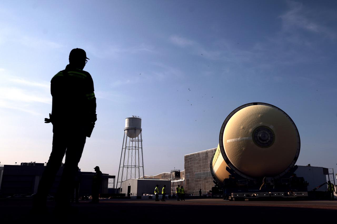 This image highlights the liquid hydrogen tank that will be used on the core stage of NASA’s Space Launch System rocket for Artemis II, the first crewed mission of NASA’s Artemis program. The tank is being built at NASA’s Michoud Assembly Facility in New Orleans. The SLS core stage is made up of five unique elements: the forward skirt, liquid oxygen tank, intertank, liquid hydrogen tank, and the engine section. The liquid hydrogen tank holds 537,000 gallons of liquid hydrogen cooled to minus 423 degrees Fahrenheit and sits between the core stage’s intertank and engine section. The liquid hydrogen hardware, along with the liquid oxygen tank, will provide propellant to the four RS-25 engines at the bottom of the cores stage to produce more than two million pounds of thrust to launch NASA’s Artemis missions to the Moon. Together with its four RS-25 engines, the rocket’s massive 212-foot-tall core stage — the largest stage NASA has ever built — and its twin solid rocket boosters will produce 8.8 million pounds of thrust to send NASA’s Orion spacecraft, astronauts and supplies beyond Earth’s orbit to the Moon and, ultimately, Mars. Offering more payload mass, volume capability and energy to speed missions through space, the SLS rocket, along with NASA’s Gateway in lunar orbit, the human landing system, and Orion spacecraft, is part of NASA’s backbone for deep space exploration and the Artemis lunar program. No other rocket can send astronauts in Orion around the Moon in a single mission. Image credit: NASA/Michael DeMocker