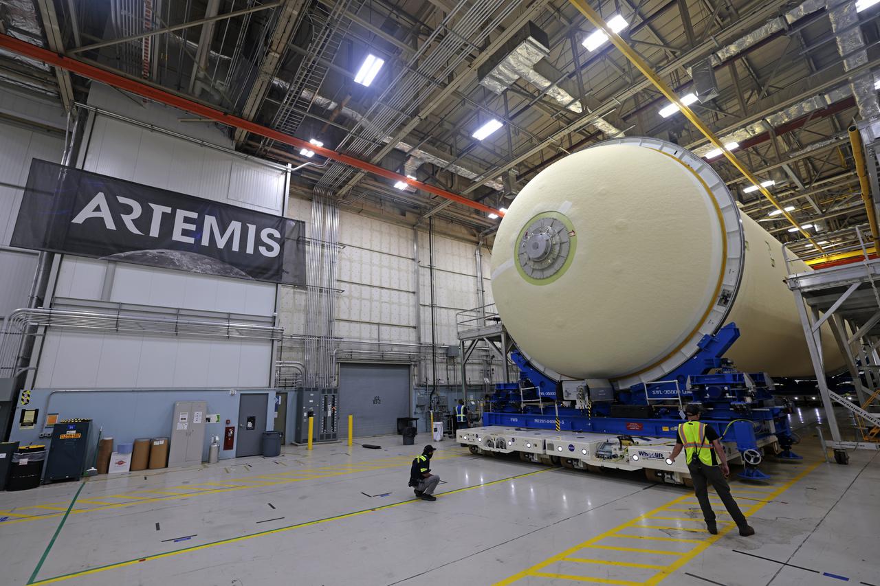 This image highlights the liquid hydrogen tank that will be used on the core stage of NASA’s Space Launch System rocket for Artemis II, the first crewed mission of NASA’s Artemis program. The tank is being built at NASA’s Michoud Assembly Facility in New Orleans. The SLS core stage is made up of five unique elements: the forward skirt, liquid oxygen tank, intertank, liquid hydrogen tank, and the engine section. The liquid hydrogen tank holds 537,000 gallons of liquid hydrogen cooled to minus 423 degrees Fahrenheit and sits between the core stage’s intertank and engine section. The liquid hydrogen hardware, along with the liquid oxygen tank, will provide propellant to the four RS-25 engines at the bottom of the cores stage to produce more than two million pounds of thrust to launch NASA’s Artemis missions to the Moon. Together with its four RS-25 engines, the rocket’s massive 212-foot-tall core stage — the largest stage NASA has ever built — and its twin solid rocket boosters will produce 8.8 million pounds of thrust to send NASA’s Orion spacecraft, astronauts and supplies beyond Earth’s orbit to the Moon and, ultimately, Mars. Offering more payload mass, volume capability and energy to speed missions through space, the SLS rocket, along with NASA’s Gateway in lunar orbit, the human landing system, and Orion spacecraft, is part of NASA’s backbone for deep space exploration and the Artemis lunar program. No other rocket can send astronauts in Orion around the Moon in a single mission. Image credit: NASA/Michael DeMocker