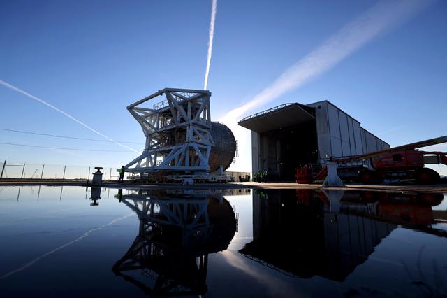 NASA image: SLS Core Stage Liquid Hydrogen Tank Undergoes Testing