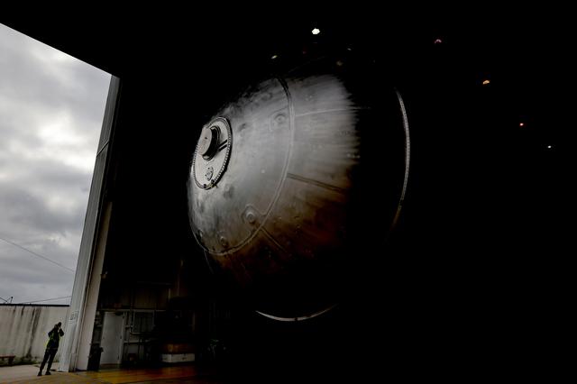 NASA image: Weld Test Completed for Artemis III Rocket Core Stage Tank