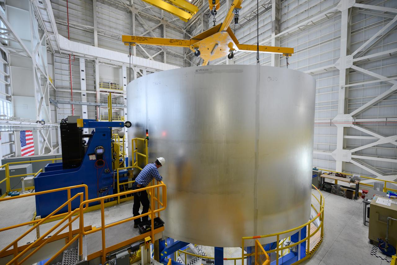 Move crews at NASA’s Michoud Assembly Facility lift the aft liquid oxygen tank (LOX) barrel out of the Vertical Weld Center (VWC) for its next phase of production. The aft barrel will eventually be mated with the forward barrel and the forward and aft domes to form the LOX tank, which will be used in the Space Launch System’s (SLS) Artemis IV mission. The LOX tank holds 196,000 gallons of super-cooled liquid oxygen to help fuel four RS-25 engines. The SLS core stage is made up of five unique elements: the forward skirt, liquid oxygen tank, intertank, liquid hydrogen tank, and the engine section. The liquid oxygen hardware, along with the liquid hydrogen tank will provide propellant to the four RS-25 engines to produce more than two million pounds of thrust to help launch NASA’s Orion spacecraft, astronauts, and supplies beyond Earth’s orbit to the Moon. Together with its four RS-25 engines, the rocket’s massive 212-foot-tall core stage — the largest stage NASA has ever built — and its twin solid rocket boosters will produce 8.8 million pounds of thrust to send NASA’s Orion spacecraft, astronauts, and supplies beyond Earth’s orbit to the Moon and, ultimately, Mars. Offering more payload mass, volume capability and energy to speed missions through space, the SLS rocket, along with NASA’s Gateway in lunar orbit, the Human Landing System, and Orion spacecraft, is part of NASA’s backbone for deep space exploration and the Artemis lunar program. No other rocket is capable of carrying astronauts in Orion around the Moon in a single mission. Photographed on Tuesday, May 10, 2022