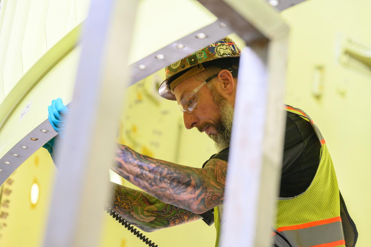 Technicians at NASA’s Michoud Assembly Facility move the intertank of NASA’s Space Launch System rocket for Artemis III to Cell G on October 26, 2022 to await application of the thermal protection system. Thermal protection systems protect space vehicles from aerodynamic heating during entry to planet atmosphere and re-entry to earth atmosphere. The intertank lays between the liquid hydrogen tank and liquid oxygen tank. Together with the engine section and the forward skirt, they comprise the SLS core stage. The liquid hydrogen tank and liquid oxygen tank hold 733,000 gallons of propellant to power the stage’s four RS-25 engines needed for liftoff and Artemis missions to the Moon and future missions to Mars.
