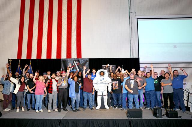 Michoud Team Celebrates Orion Splashdown 