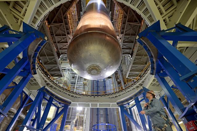 NASA image: Liquid Hydrogen Tank for Artemis III Moves on to Next Phase of Production 