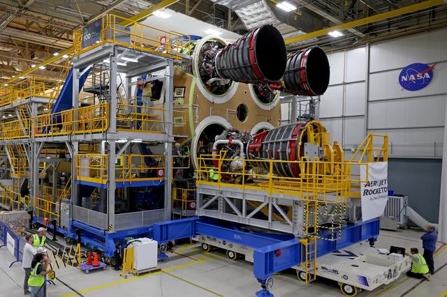 All Engines Added to Artemis II Moon SLS Rocket Core Stage
