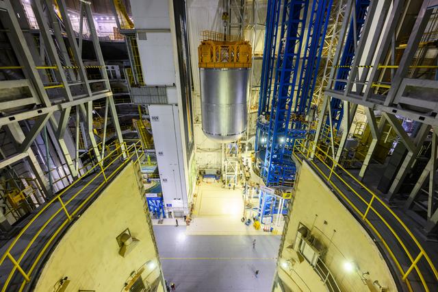 NASA image: Crews Lift SLS Liquid Oxygen Tank into Cell D at NASA Michoud