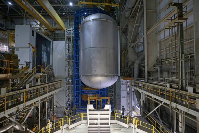 NASA image: Artemis III Liquid Oxygen Tank Completes Production Milestones