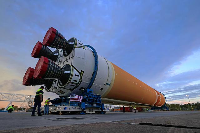 NASA image: NASA Teams Prepare Artemis II Rocket Stage for Shipment