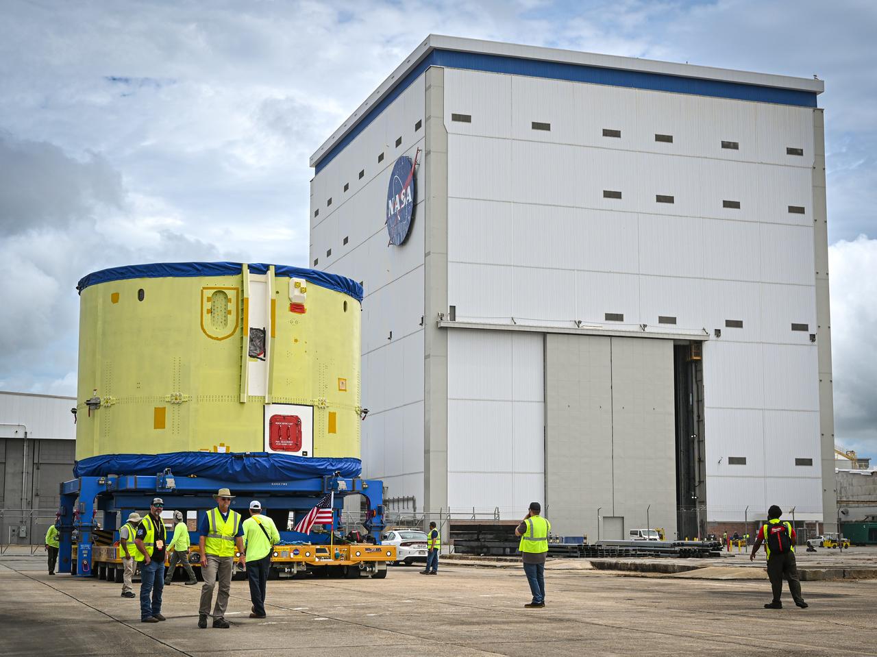 These photos show teams at NASA’s Michoud Assembly Facility in New Orleans preparing, moving, and loading the engine section of a future SLS (Space Launch System) rocket to NASA’s Pegasus barge Aug. 28. The hardware will form the bottom-most section of the SLS core stage that will power NASA’s Artemis IV mission, which will be the first mission to the Gateway space station in lunar orbit under the Artemis campaign. The barge will transport the spaceflight hardware to NASA’s Kennedy Space Center in Florida via the agency’s Pegasus barge. Once in Florida, the engine section will undergo final outfitting inside Kennedy’s Space Station Processing Facility. 