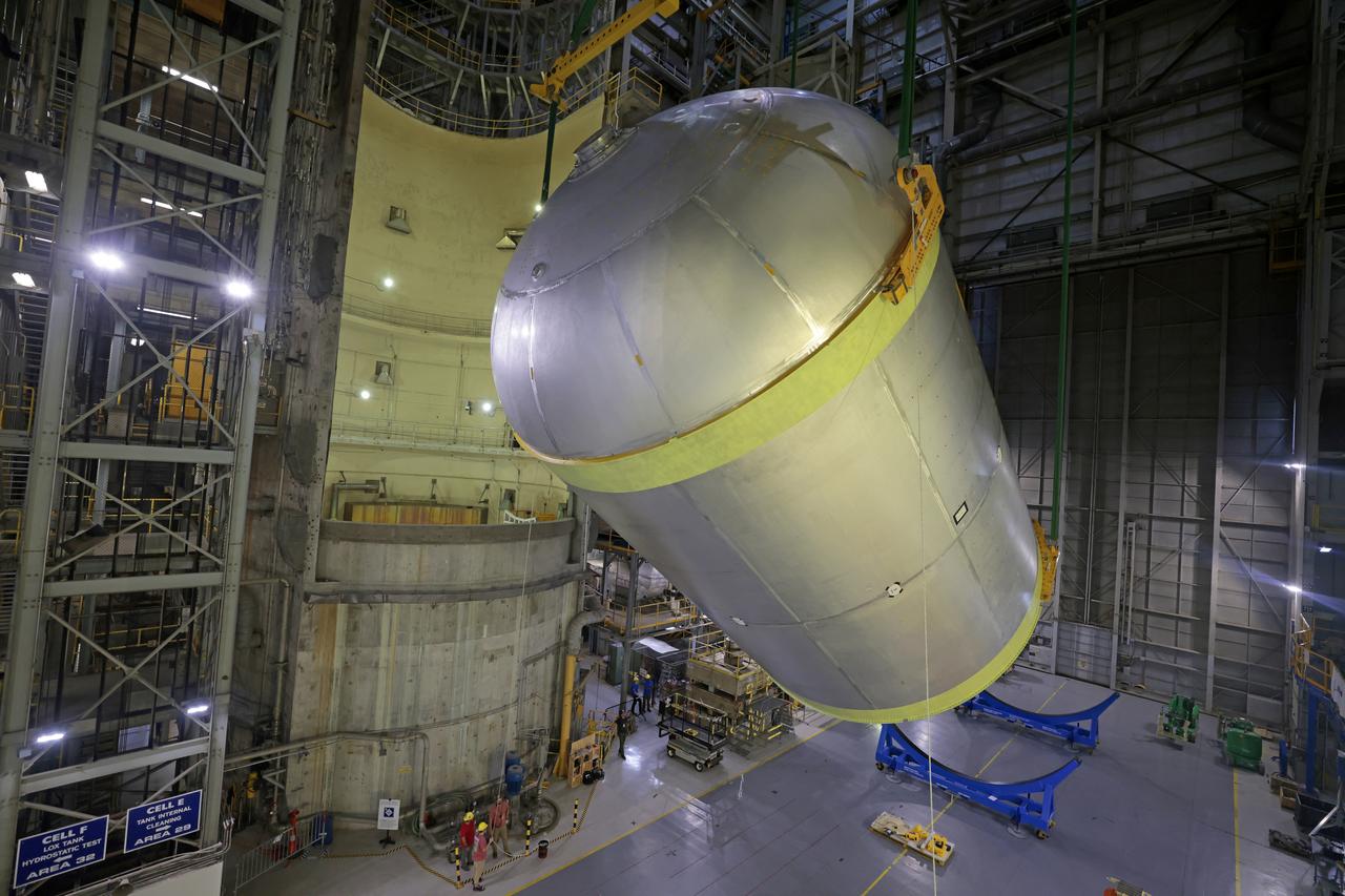 Teams at NASA’s Michoud Assembly Facility in New Orleans move a liquid oxygen tank for its SLS (Space Launch System) rocket to a cleaning cell inside the facility’s vertical assembly building on Oct. 11. The tank, which will be used on the core stage of the agency’s Artemis III mission, will undergo an internal cleaning before moving on to its next phase of production. Inside the cleaning cell, a solution is sprayed into the tank to remove particulates which may collect during the manufacturing process. Once a tank is cleaned, teams use mobile clean rooms for internal access to the tank to prevent external contaminates from entering the hardware. The propellant tank is one of five major elements that make up the 212-foot-tall rocket stage. The core stage, along with its four RS-25 engines, produce more than two million pounds of thrust to help launch NASA’s Orion spacecraft, astronauts, and supplies beyond Earth’s orbit and to the lunar surface for Artemis. Image credit: NASA/Michael DeMocker