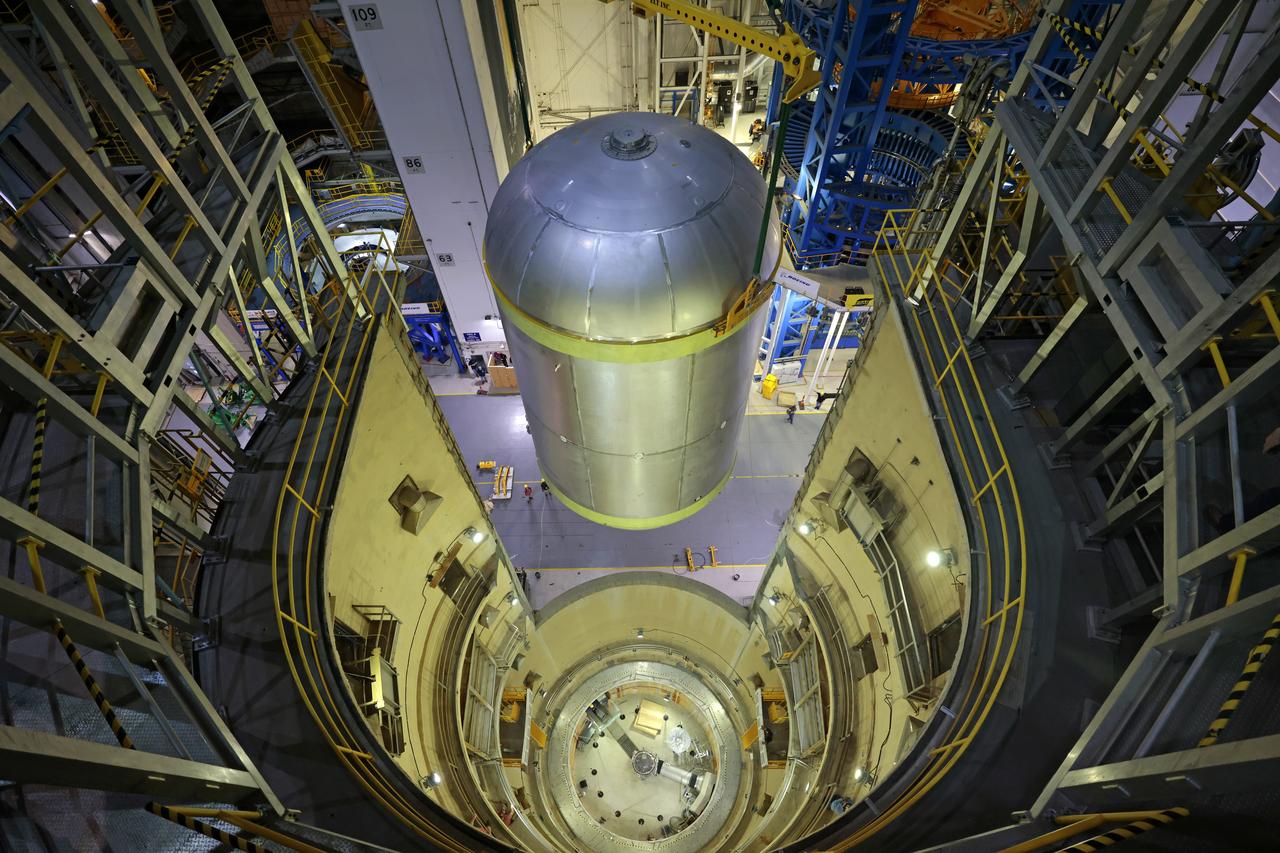 Teams at NASA’s Michoud Assembly Facility in New Orleans move a liquid oxygen tank for its SLS (Space Launch System) rocket to a cleaning cell inside the facility’s vertical assembly building on Oct. 11. The tank, which will be used on the core stage of the agency’s Artemis III mission, will undergo an internal cleaning before moving on to its next phase of production. Inside the cleaning cell, a solution is sprayed into the tank to remove particulates which may collect during the manufacturing process. Once a tank is cleaned, teams use mobile clean rooms for internal access to the tank to prevent external contaminates from entering the hardware. The propellant tank is one of five major elements that make up the 212-foot-tall rocket stage. The core stage, along with its four RS-25 engines, produce more than two million pounds of thrust to help launch NASA’s Orion spacecraft, astronauts, and supplies beyond Earth’s orbit and to the lunar surface for Artemis. Image credit: NASA/Michael DeMocker