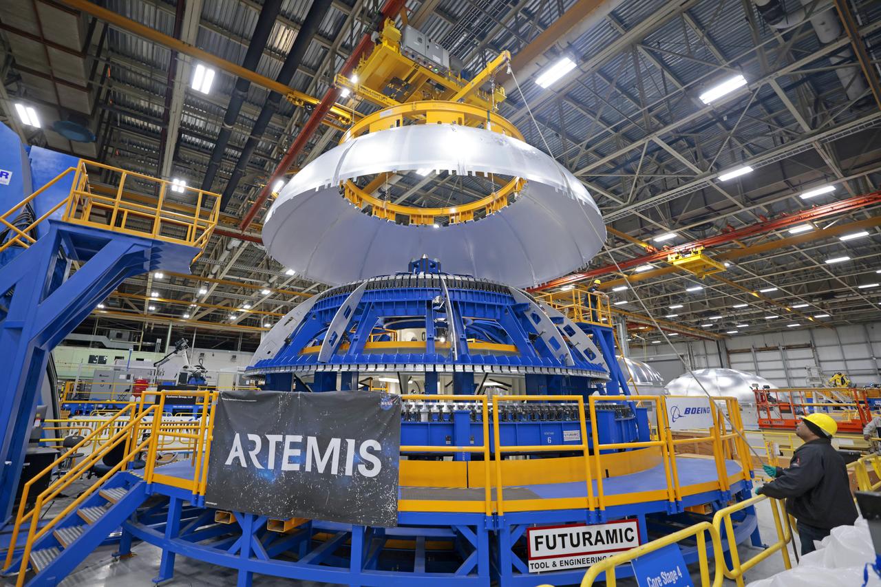 This image shows teams at NASA’s Michoud Assembly Facility lifting a completed dome off of a robotic weld tool on Nov. 21. The dome, which will cap off the aft end of the liquid hydrogen tank, will be used on the core stage of the SLS (Space Launch System) rocket for the agency’s Artemis IV mission. Later, technicians from Boeing – NASA’s prime contractor for SLS – will join the aft dome with five barrels and a forward dome to complete the liquid hydrogen tank. Artemis IV is the first flight of SLS in its Block 1B configuration.  The SLS core stage liquid hydrogen tank holds 537,000 gallons of super-cooled propellant and is one of five unique elements that make up the SLS core stage. Together with the forward skirt, liquid oxygen tank, intertank, and engine section, the liquid hydrogen tank will provide propellant to the four RS-25 engines to produce more than two million pounds of thrust to help launch NASA’s Orion spacecraft, astronauts, and supplies beyond Earth’s orbit to the Moon. Image credit: NASA/Michael DeMocker