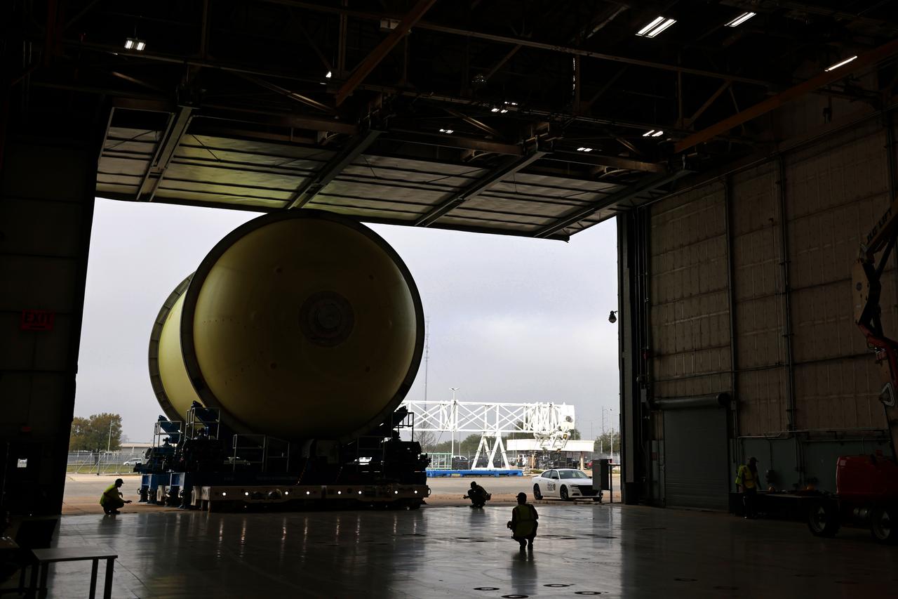 Move Crews at NASA’s Michoud Assembly Facility in New Orleans transport a liquid oxygen tank from a detached production building to the main 43-acre rocket factory on Mar. 26. Teams recently completed primer application on the tank, which will be used on the core stage of the agency’s SLS (Space Launch System) rocket for its Artemis III mission. The tank will now undergo electrical installations before moving on to the next phase of production. The propellant tank is one of five major elements that make up the 212-foot-tall rocket stage. The core stage, along with its four RS-25 engines, produce more than two million pounds of thrust to help launch NASA’s Orion spacecraft, astronauts, and supplies beyond Earth’s orbit and to the lunar surface for Artemis.