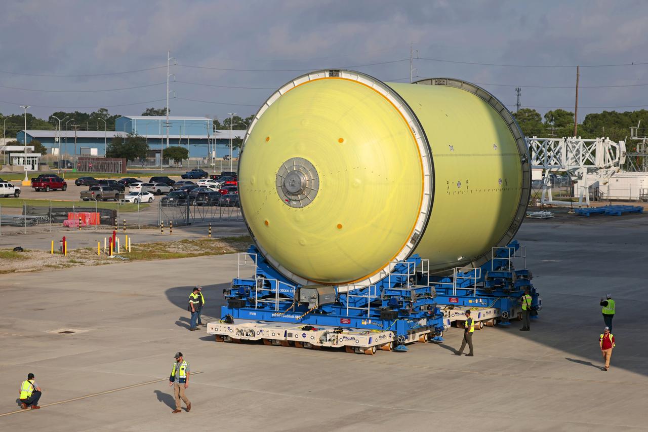 Teams move a liquid oxygen tank from the main factory at NASA’s Michoud Assembly Facility in New Orleans to a nearby production cell on April 25, 2025. Designated for the core stage of NASA’s SLS (Space Launch System) rocket for NASA’s Artemis III mission, the tank will now undergo application of its thermal protection system through an automated process.  The propellant tank is one of five major elements that make up the 212-foot-tall rocket stage. The core stage, along with its four RS-25 engines, produce more than two million pounds of thrust to help launch NASA’s Orion spacecraft, astronauts, and supplies beyond Earth’s orbit and to the lunar surface for Artemis.  Image credit: NASA/Michael DeMocker
