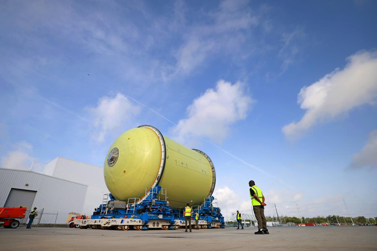Teams move a liquid oxygen tank from the main factory at NASA’s Michoud Assembly Facility in New Orleans to a nearby production cell on April 25, 2025. Designated for the core stage of NASA’s SLS (Space Launch System) rocket for NASA’s Artemis III mission, the tank will now undergo application of its thermal protection system through an automated process.  The propellant tank is one of five major elements that make up the 212-foot-tall rocket stage. The core stage, along with its four RS-25 engines, produce more than two million pounds of thrust to help launch NASA’s Orion spacecraft, astronauts, and supplies beyond Earth’s orbit and to the lunar surface for Artemis.  Image credit: NASA/Michael DeMocker