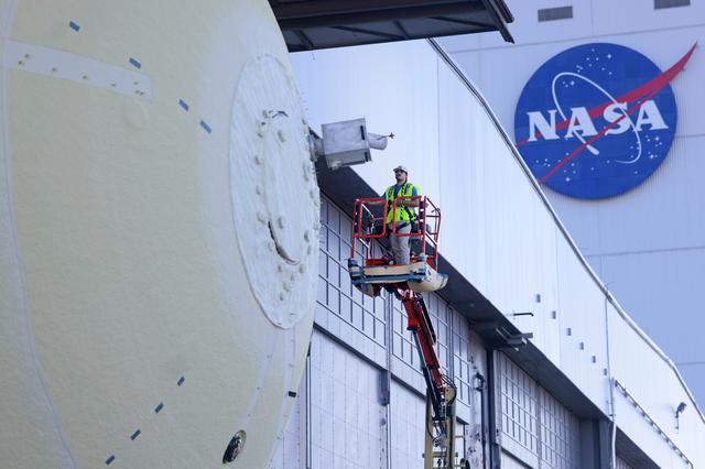 NASA image: Artemis III Liquid Hydrogen Tank Moves to Next Phase of Production   