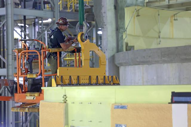 NASA image: Artemis III Intertank Moves to Vertical Assembly Building for Forward Join 