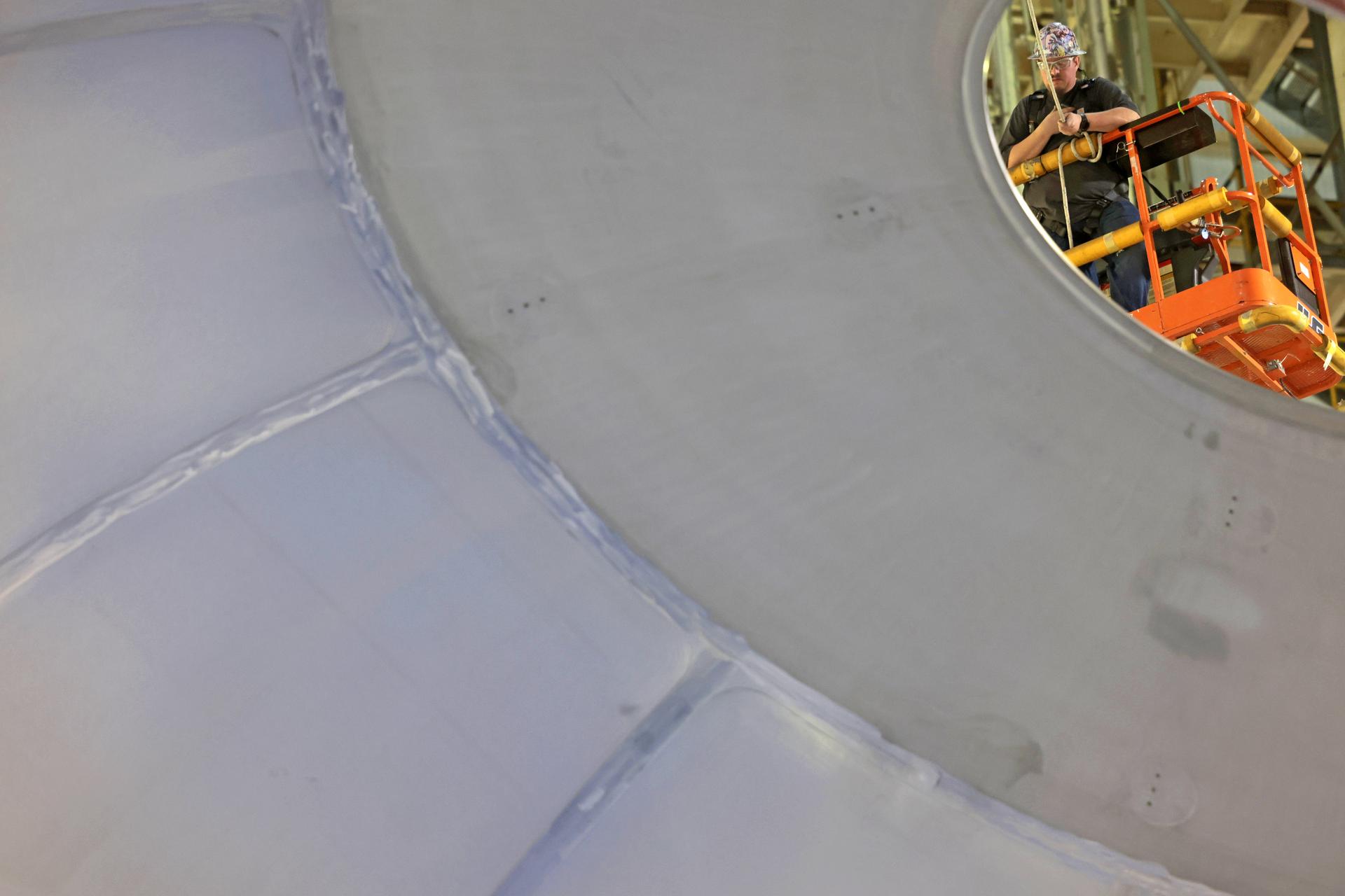 Move crews at NASA’s Michoud Assembly Facility in New Orleans lift the aft dome for the liquid hydrogen tank for the fourth core stage of NASA’s SLS (Space Launch System), into the in-feeder of the facility’s vertical assembly center. Once loaded into the production tool, teams with SLS prime contractor, Boeing, will circumferentially friction-stir weld the dome to the previously-welded forward dome and five barrels that make up the liquid hydrogen tank.    The SLS core stage liquid hydrogen tank holds 537,000 gallons of super-cooled propellant and is one of five unique elements that make up the SLS core stage. Together with the forward skirt, liquid oxygen tank, intertank, and engine section, the liquid hydrogen tank will provide propellant to the four RS-25 engines to produce more than two million pounds of thrust to help launch NASA’s Orion spacecraft, astronauts, and supplies beyond Earth’s orbit to the Moon.    Image credit: NASA/Michael DeMocker