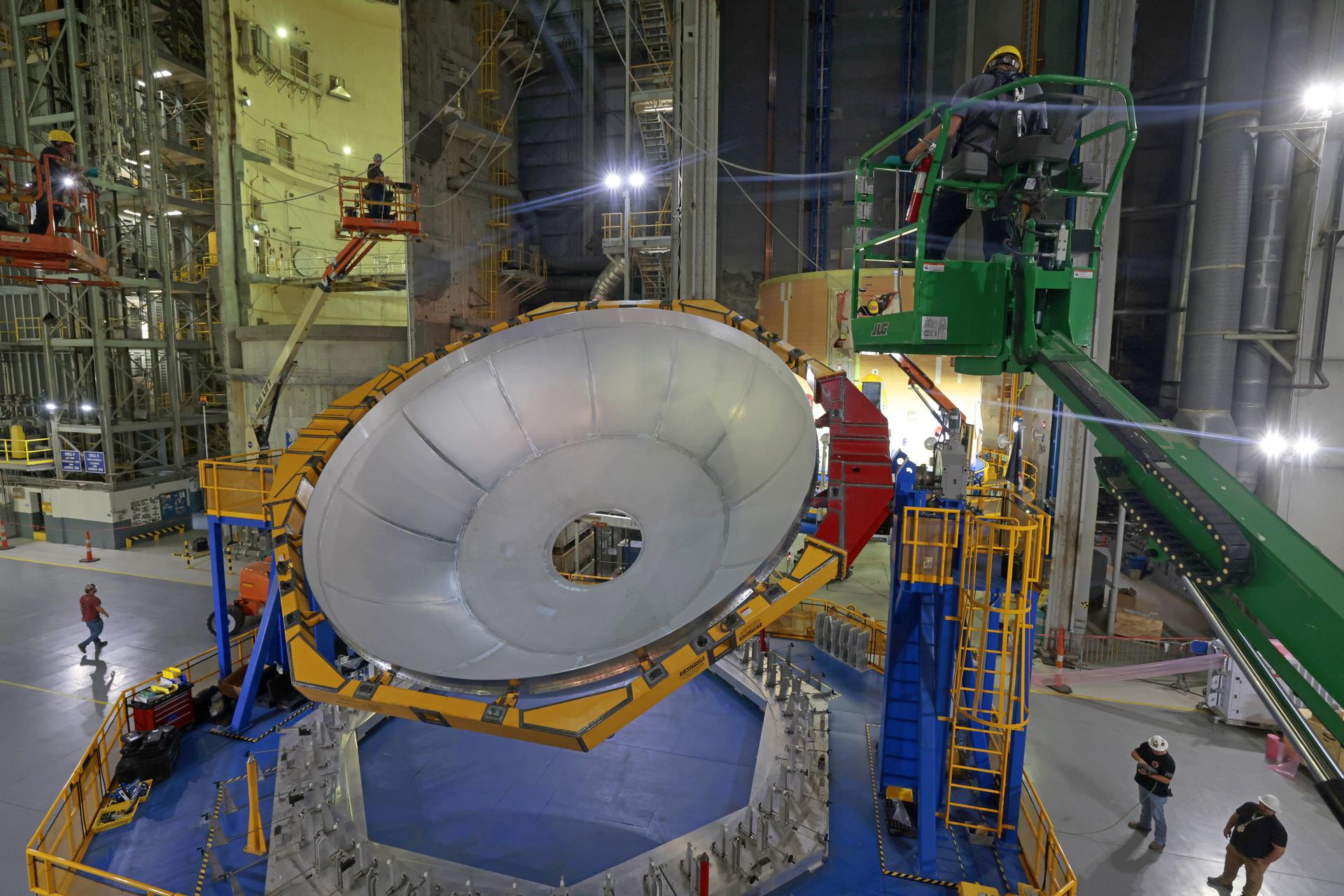 Move crews at NASA’s Michoud Assembly Facility in New Orleans lift the aft dome for the liquid hydrogen tank for the fourth core stage of NASA’s SLS (Space Launch System), into the in-feeder of the facility’s vertical assembly center. Once loaded into the production tool, teams with SLS prime contractor, Boeing, will circumferentially friction-stir weld the dome to the previously-welded forward dome and five barrels that make up the liquid hydrogen tank.    The SLS core stage liquid hydrogen tank holds 537,000 gallons of super-cooled propellant and is one of five unique elements that make up the SLS core stage. Together with the forward skirt, liquid oxygen tank, intertank, and engine section, the liquid hydrogen tank will provide propellant to the four RS-25 engines to produce more than two million pounds of thrust to help launch NASA’s Orion spacecraft, astronauts, and supplies beyond Earth’s orbit to the Moon.    Image credit: NASA/Michael DeMocker