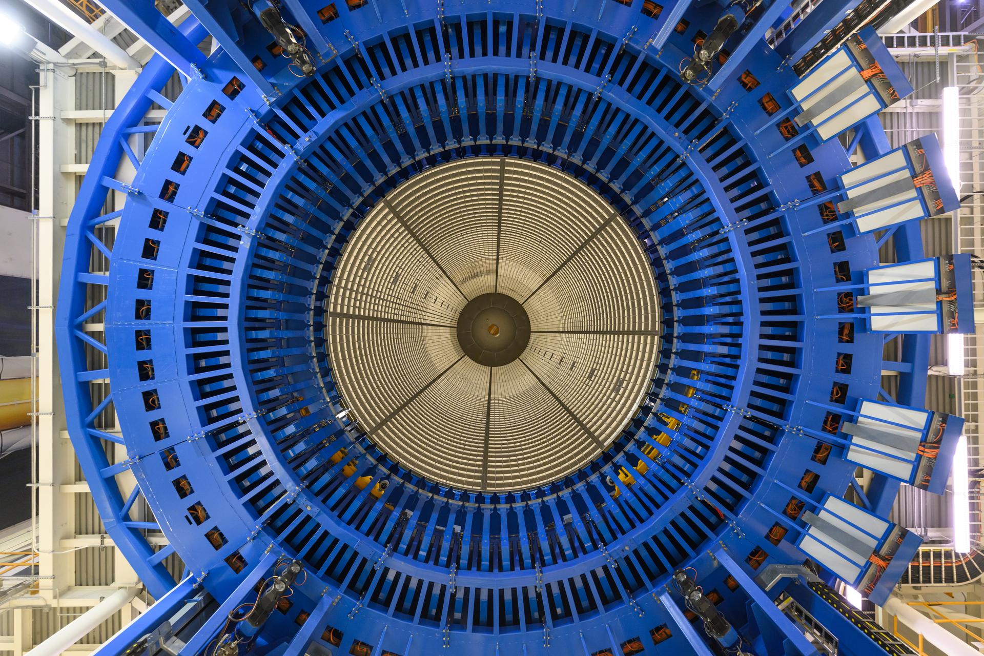 Move crews at NASA’s Michoud Assembly Facility in New Orleans lift the aft dome for the liquid hydrogen tank for the fourth core stage of NASA’s SLS (Space Launch System), into the in-feeder of the facility’s vertical assembly center. Once loaded into the production tool, teams with SLS prime contractor, Boeing, will circumferentially friction-stir weld the dome to the previously-welded forward dome and five barrels that make up the liquid hydrogen tank.         The SLS core stage liquid hydrogen tank holds 537,000 gallons of super-cooled propellant and is one of five unique elements that make up the SLS core stage. Together with the forward skirt, liquid oxygen tank, intertank, and engine section, the liquid hydrogen tank will provide propellant to the four RS-25 engines to produce more than two million pounds of thrust to help launch NASA’s Orion spacecraft, astronauts, and supplies beyond Earth’s orbit to the Moon.