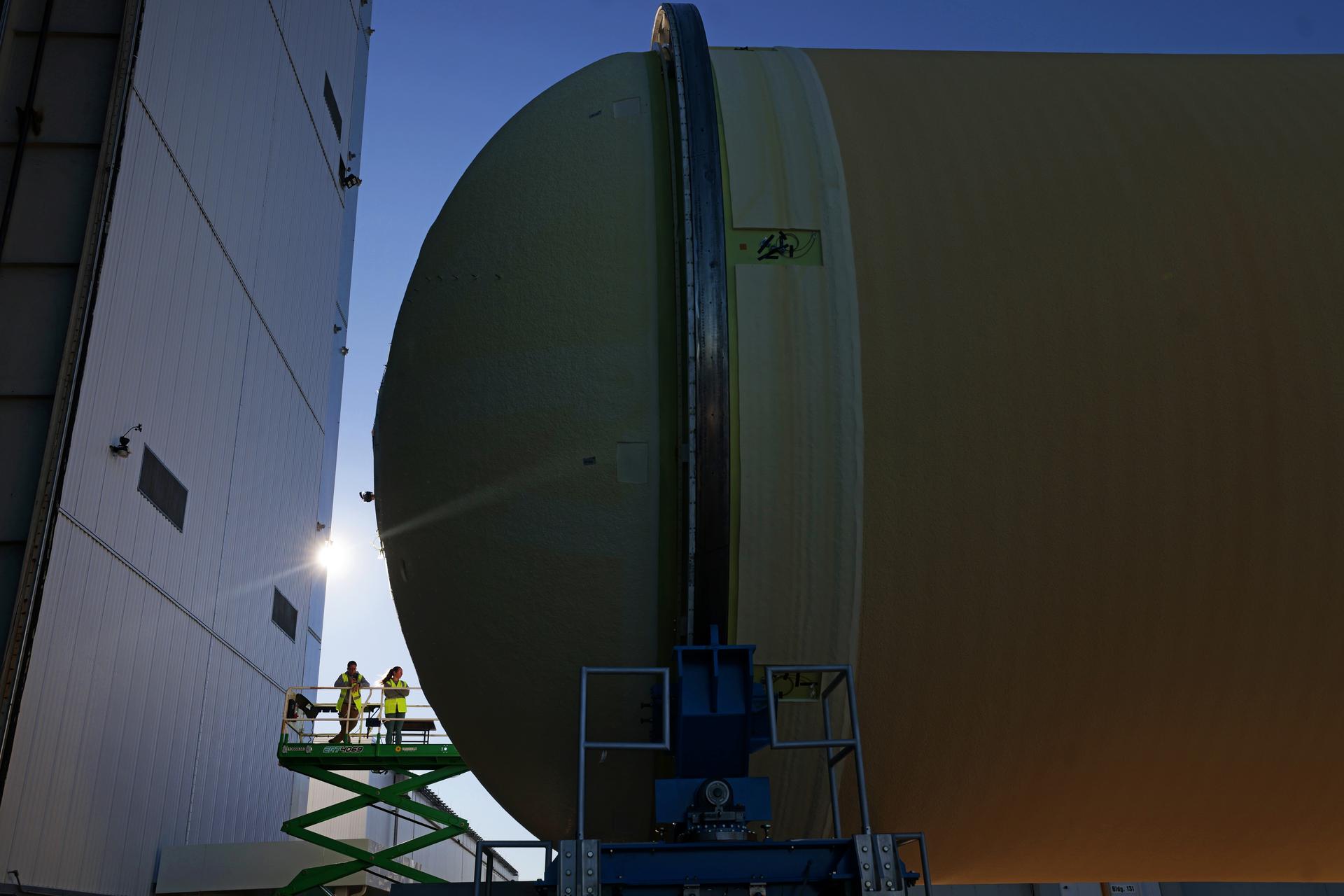 Move crews at NASA’s Michoud Assembly Facility in New Orleans move the liquid oxygen tank for the core stage of the agency’s Artemis III mission into the facility’s vertical assembly building on Nov.3. Eventually, teams with SLS (Space Launch System) prime contractor, Boeing, will lift the tank into the production cell currently housing the intertank and mate the flight hardware together before capping them off with the forward skirt to complete the core stage forward join.   The propellant tank is one of five major elements that make up the 212-foot-tall rocket stage. The core stage, along with its four RS-25 engines, produce more than two million pounds of thrust to help launch NASA’s Orion spacecraft, astronauts, and supplies beyond Earth’s orbit and to the lunar surface for Artemis.   Image credit: NASA/Michael DeMocker