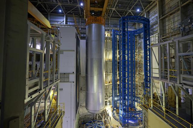 NASA image: Fourth Liquid Hydrogen Tank for NASA’s Space Launch System Rocket Assembled 