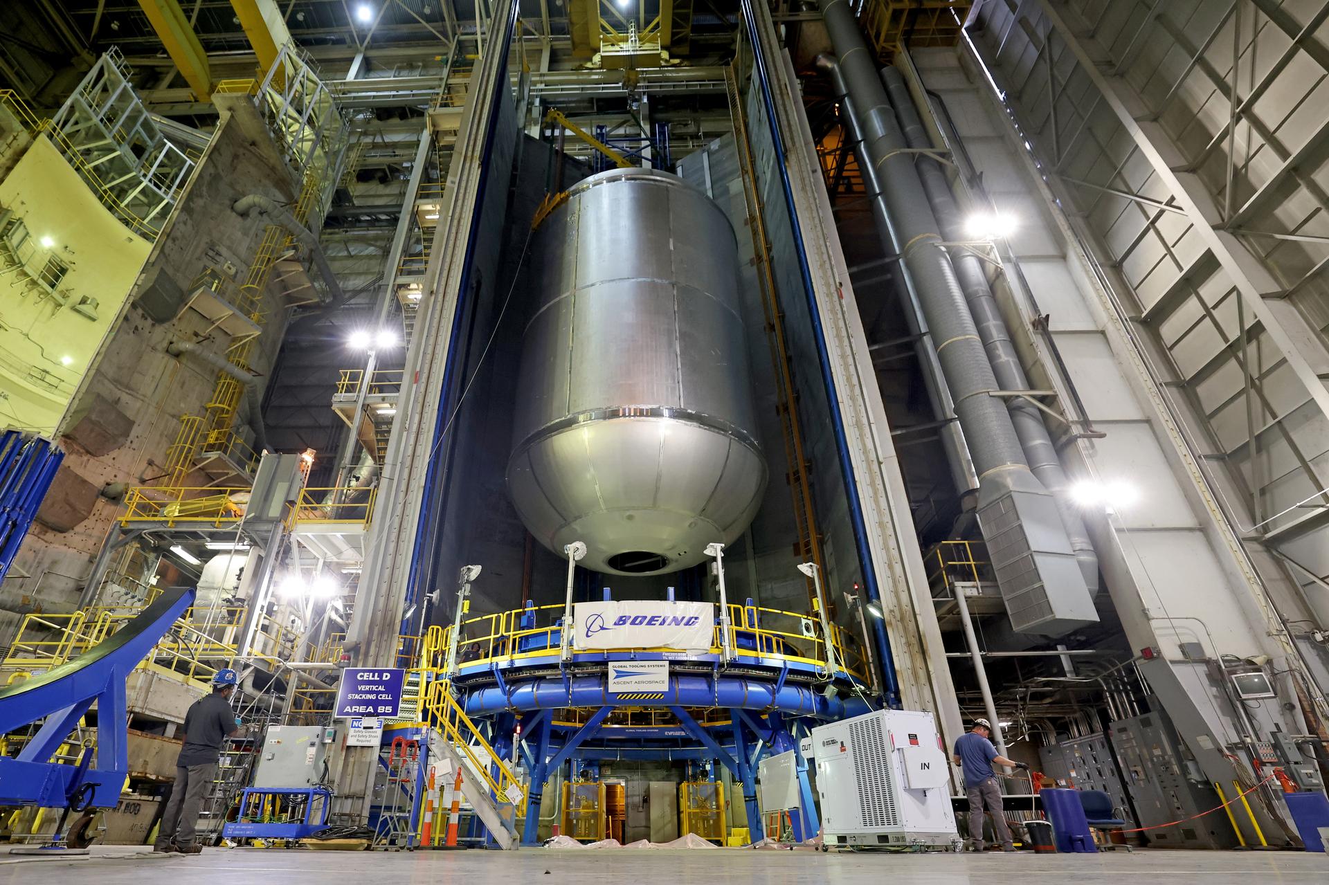 Teams at NASA’s Michoud Assembly Facility in New Orleans use an overhead crane to lift a 51-foot-tall liquid oxygen tank out of a production cell and into the main aisle of the vertical assembly building on June 9. The team rotates the tank from a vertical to a horizontal configuration in an operation called a “breakover,” and sets the tank into a pair of cradles until it is moved to its next phase of production. This liquid oxygen tank will form part of the SLS (Space Launch System) rocket for NASA’s Artemis IV mission to the Moon, and it will hold more than 196,000 gallons of super-cold liquid oxygen at launch. The propellant tank is one of five major elements that make up the 212-foot-tall SLS rocket stage. The core stage, along with its four RS-25 engines at its base, produces more than two million pounds of thrust to help launch NASA’s Orion spacecraft, astronauts, and supplies beyond Earth’s orbit and to the lunar surface for Artemis. Image credit: NASA/Michael DeMocker