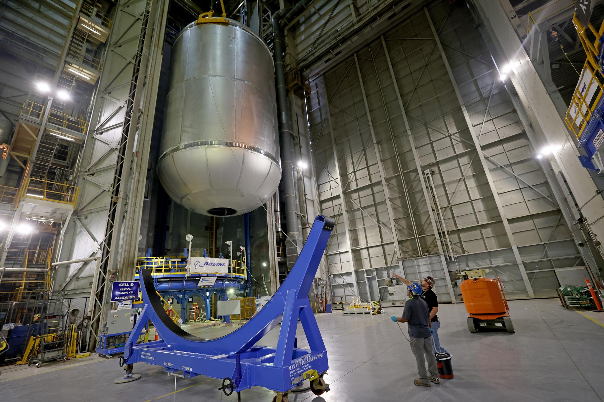 Teams at NASA’s Michoud Assembly Facility in New Orleans use an overhead crane to lift a 51-foot-tall liquid oxygen tank out of a production cell and into the main aisle of the vertical assembly building on June 9. The team rotates the tank from a vertical to a horizontal configuration in an operation called a “breakover,” and sets the tank into a pair of cradles until it is moved to its next phase of production. This liquid oxygen tank will form part of the SLS (Space Launch System) rocket for NASA’s Artemis IV mission to the Moon, and it will hold more than 196,000 gallons of super-cold liquid oxygen at launch. The propellant tank is one of five major elements that make up the 212-foot-tall SLS rocket stage. The core stage, along with its four RS-25 engines at its base, produces more than two million pounds of thrust to help launch NASA’s Orion spacecraft, astronauts, and supplies beyond Earth’s orbit and to the lunar surface for Artemis. Image credit: NASA/Michael DeMocker