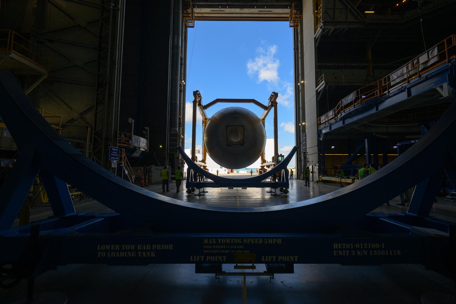 Teams at NASA’s Michoud Assembly Facility in New Orleans use a heavy-lift mobile transport apparatus to move a 51-foot-tall liquid oxygen tank out of the vertical assembly building and into the main rocket factory on June 11. The liquidoxygen tank will form part of the SLS (Space Launch System) rocket for NASA’s Artemis IV mission to the Moon. Next, technicians with Boeing, SLS core stage prime contractor, and NASA will perform dimensional inspections and install internal baffles on the propellant tank before the next phase of production. The propellant tank will hold more than 196,000 gallons of super-cooled liquid oxygen at launch and is one of five major elements that make up the 212-foot-tall SLS rocket stage. The core stage, along with its four RS-25 engines at its base, produces more than two million pounds of thrust to help launch NASA’s Orion spacecraft, ronauts, and supplies beyond Earth’s orbit and to the lunar surface for Artemis.