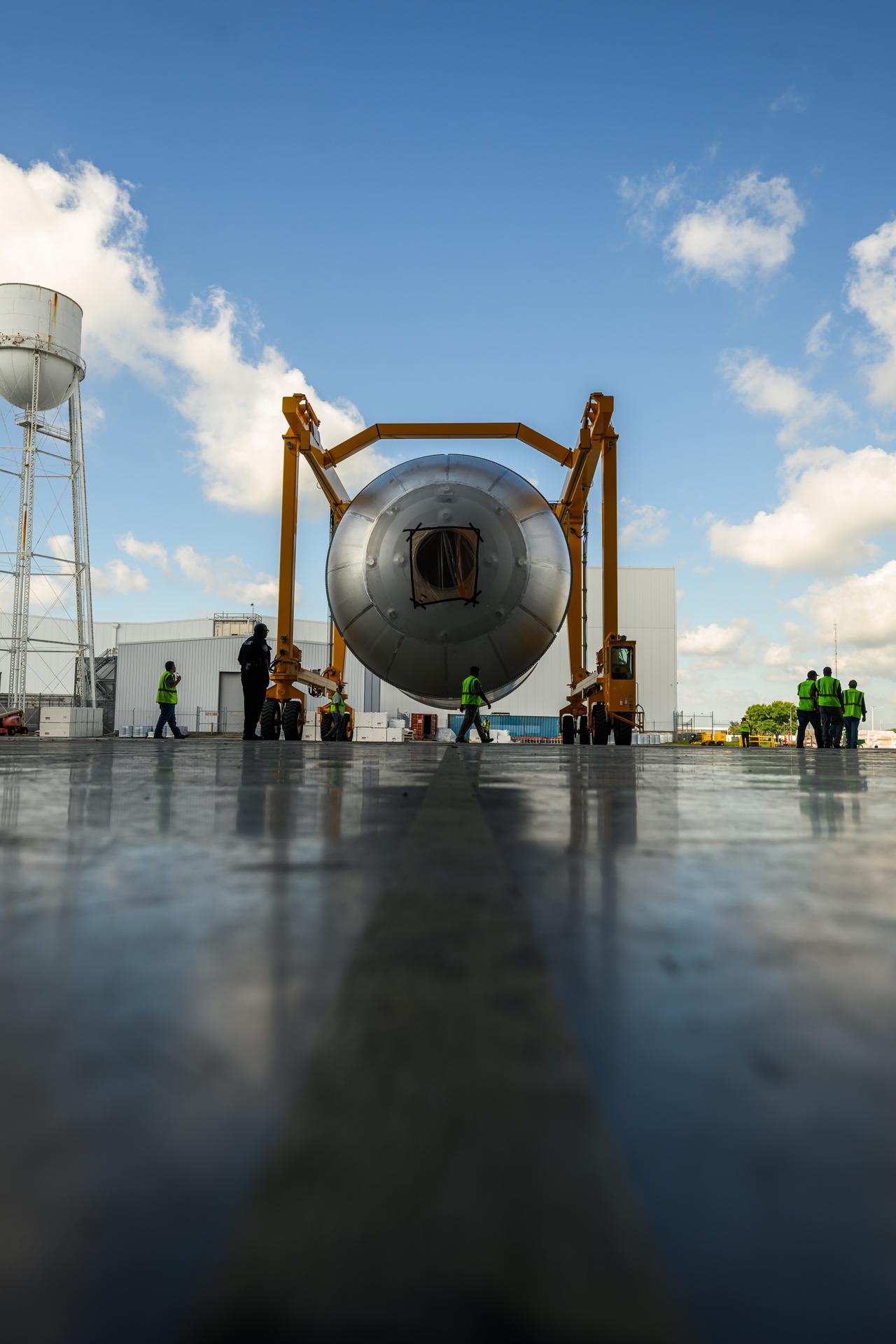Teams at NASA’s Michoud Assembly Facility in New Orleans use a heavy-lift mobile transport apparatus to move a 51-foot-tall liquid oxygen tank out of the vertical assembly building and into the main rocket factory on June 11. The liquidoxygen tank will form part of the SLS (Space Launch System) rocket for NASA’s Artemis IV mission to the Moon. Next, technicians with Boeing, SLS core stage prime contractor, and NASA will perform dimensional inspections and install internal baffles on the propellant tank before the next phase of production. The propellant tank will hold more than 196,000 gallons of super-cooled liquid oxygen at launch and is one of five major elements that make up the 212-foot-tall SLS rocket stage. The core stage, along with its four RS-25 engines at its base, produces more than two million pounds of thrust to help launch NASA’s Orion spacecraft, ronauts, and supplies beyond Earth’s orbit and to the lunar surface for Artemis.
