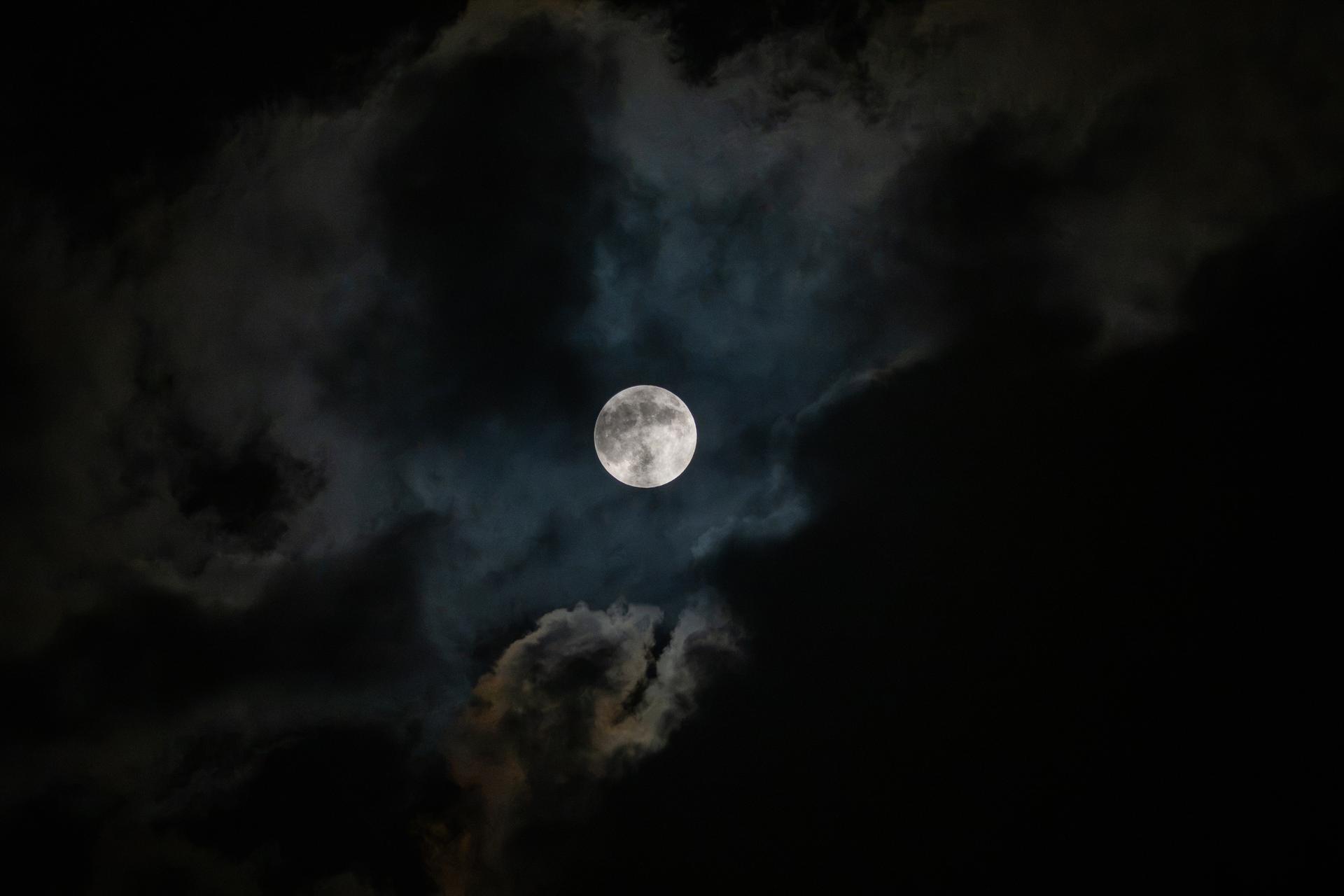 A lunar eclipse is visible over southern Louisiana. The lunar eclipse was visible throughout much of North and South America and part of Europe and Africa between Aug. 27-28. The Full Moon slipped through Earth’s shadow on Aug. 27, continuing into Aug. 28 for some parts of the world, resulting in the lunar eclipse. At maximum eclipse, the Moon takes on a dramatic dark, ruddy or coppery tint along the covered edge. New Orleans is home to NASA’s Michoud Assembly Facility, where stages for NASA’s SLS (Space Launch System) rocket and structures for Orion spacecraft are produced for the Artemis missions.