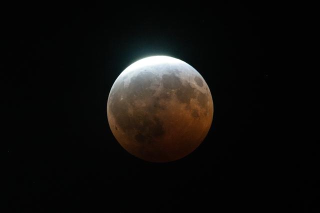 August Lunar Eclipse Rises Over Louisiana