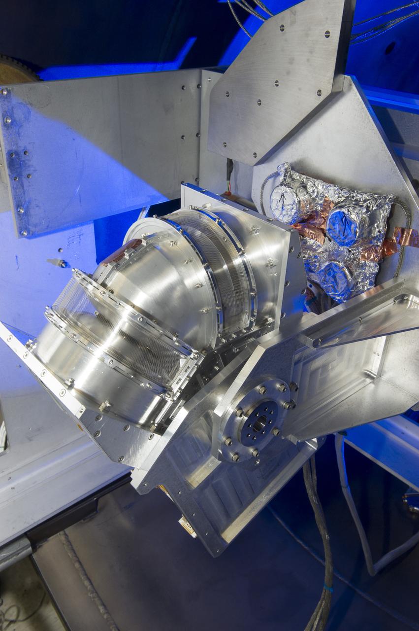 DUAL ION SPECTROMETER (DIS) ENGINEERING TEST UNIT (ETU) AT THE LOW ENERGY ELECTRON AND ION FACILITY (LEEIF), NSSTC
