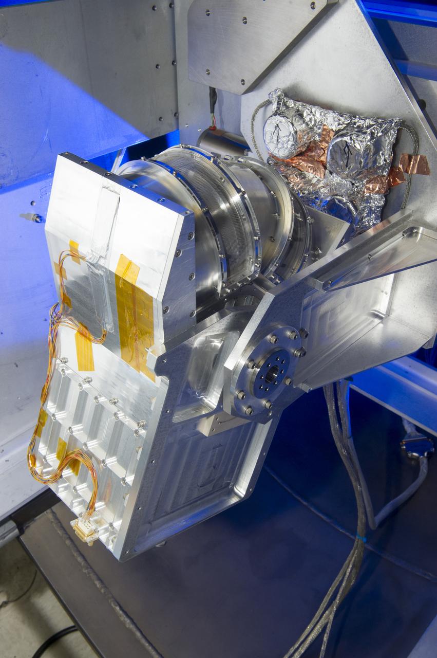 DUAL ION SPECTROMETER (DIS) ENGINEERING TEST UNIT (ETU) AT THE LOW ENERGY ELECTRON AND ION FACILITY (LEEIF), NSSTC