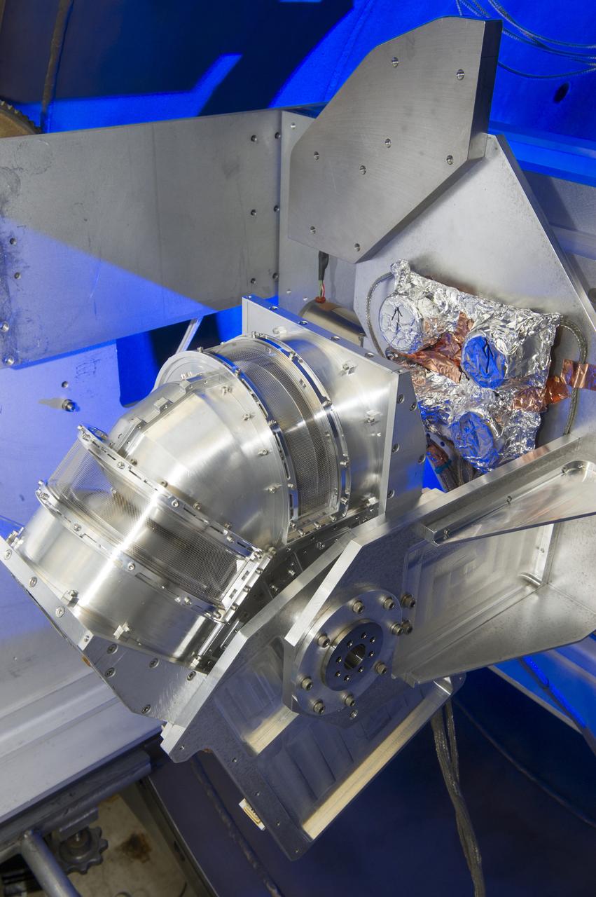 DUAL ION SPECTROMETER (DIS) ENGINEERING TEST UNIT (ETU) AT THE LOW ENERGY ELECTRON AND ION FACILITY (LEEIF), NSSTC