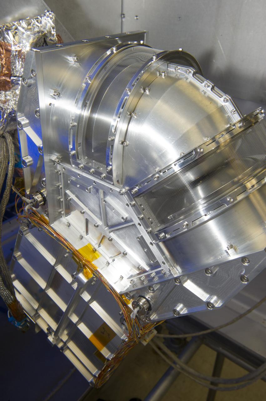 DUAL ION SPECTROMETER (DIS) ENGINEERING TEST UNIT (ETU) AT THE LOW ENERGY ELECTRON AND ION FACILITY (LEEIF), NSSTC